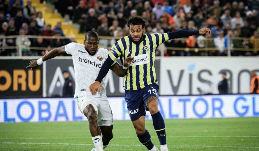 Spor Toto Süper Lig: Corendon Alanyaspor: 1 - Fenerbahçe: 0 (İlk yarı)