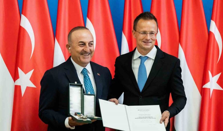 Eski Dışişleri Bakanı Çavuşoğlu’na Macaristan’dan ‘Liyakat Nişanı’ madalyası