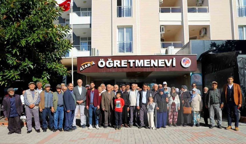 Alanya Belediyesi’nden yaşlı vatandaşlara tarih ve doğa gezisi