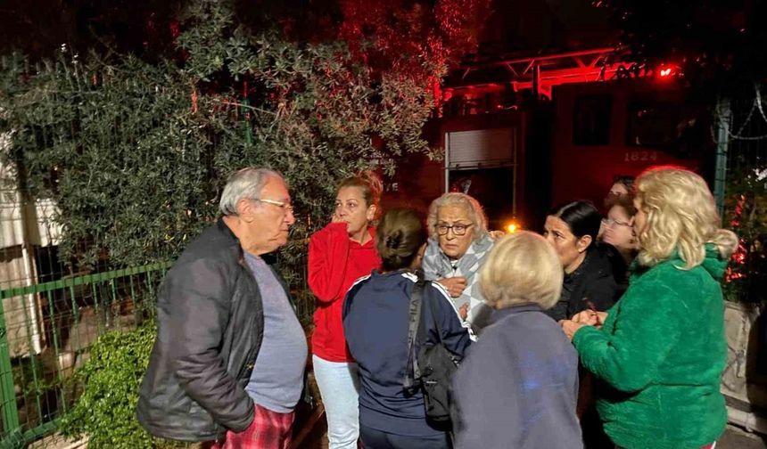 Evi yanan yaşlı kadın, canını zor kurtardı