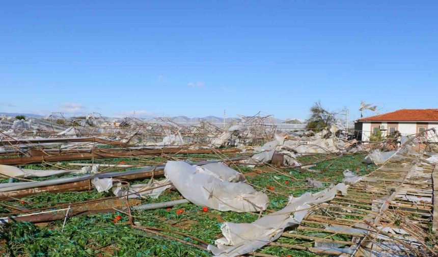 Hortumun verdiği zarar gün ağarınca ortaya çıktı