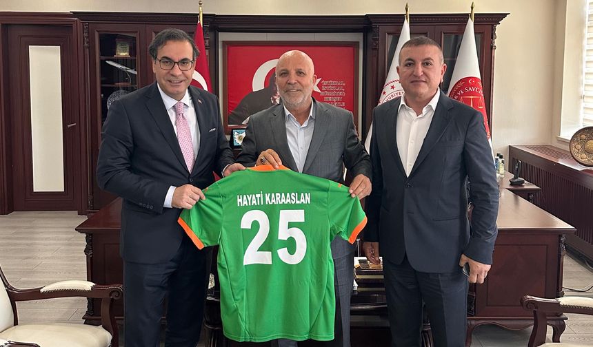 Çavuşoğlu'ndan Adalet Komisyonu Başkanı Karaaslan'a ziyaret