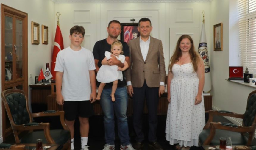 Kaymakam saldırıya uğrayan Rus turisti ağırladı