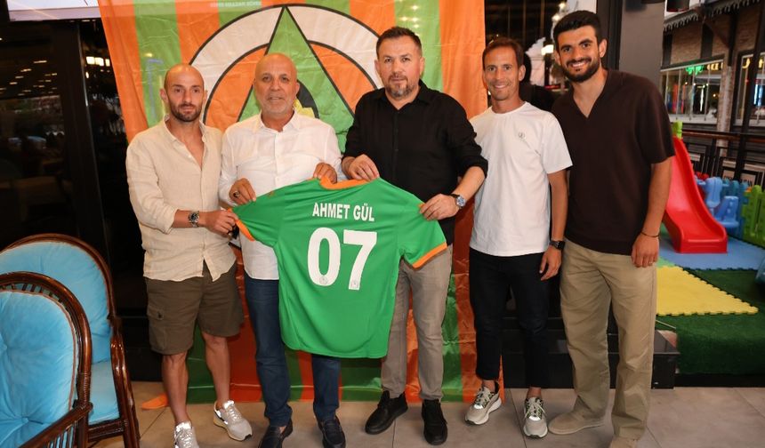 C. Alanyaspor Camiası yemekte buluştu