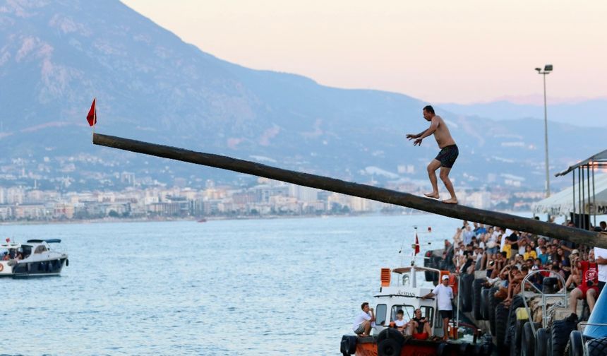 Alanya'da Denizcilik Bayramı kutlandı