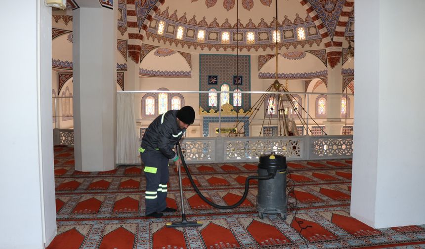 Alanya Belediyesi'nden camilerde temizlik çalışması
