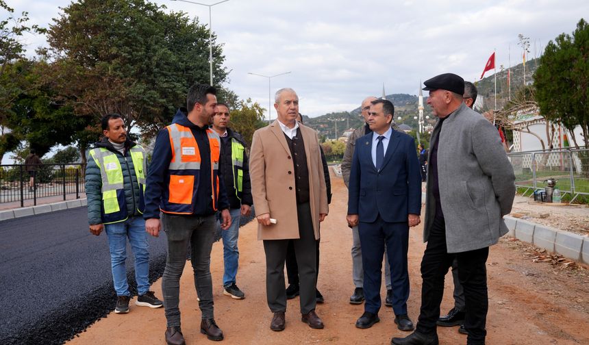 Atatürk Caddesi'nde sıcak asfalt çalışması başladı