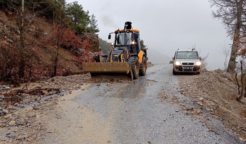 Alanya yollarında kış mesaisi sürüyor