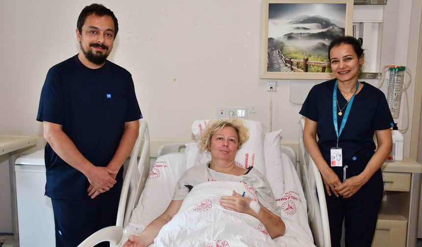 Karnından 12 kilogramlık yumurtalık kitlesi çıkarıldı