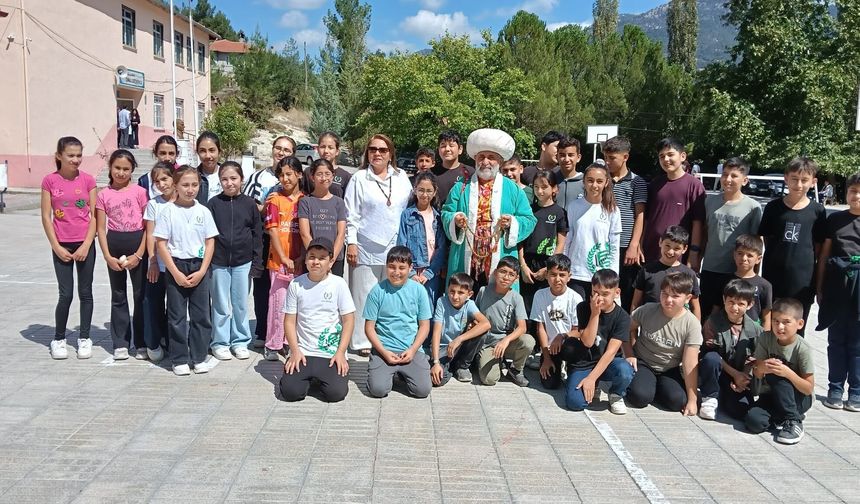 SESKODER'den Çameli Elmalı'ya iki kütüphane daha