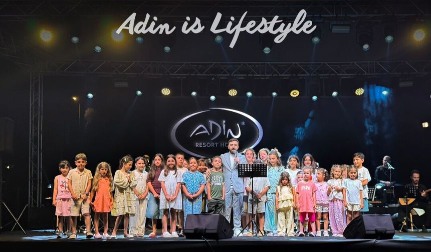 Mevlan Kurtishi konserinde çocuklardan duygulandıran anlar
