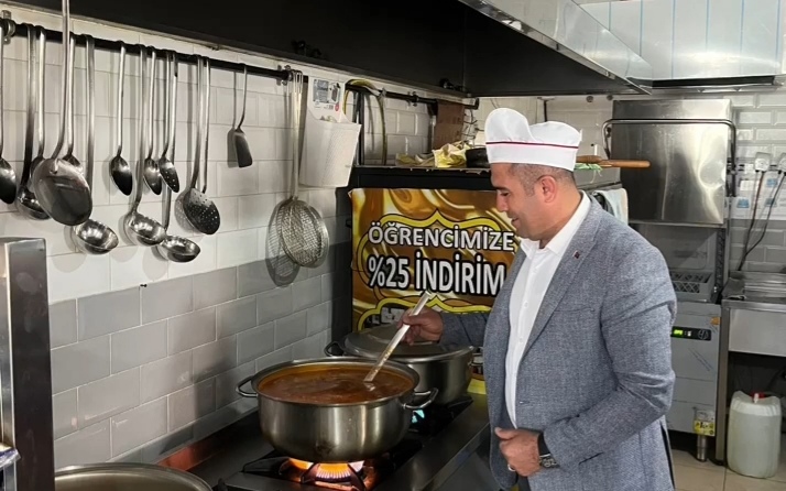 Maraşlıoğlu'ndan depremzedelere yemek jesti